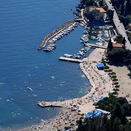 In With Seaview, Balcony, Air Condition, Wifi * Ičići