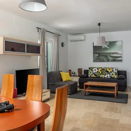 In With Seaview, Balcony, Air Condition, Wifi Ičići