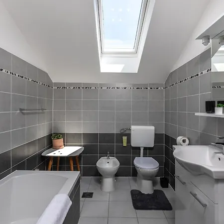Vakantiehuis In With Seaview, Balcony, Air Condition, Wifi *