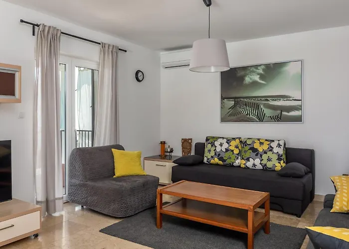In With Seaview, Balcony, Air Condition, Wifi