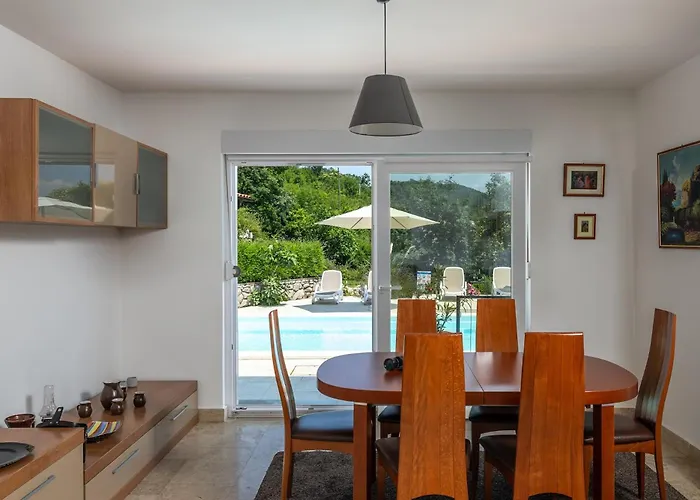 In With Seaview, Balcony, Air Condition, Wifi Semesterbostad *
