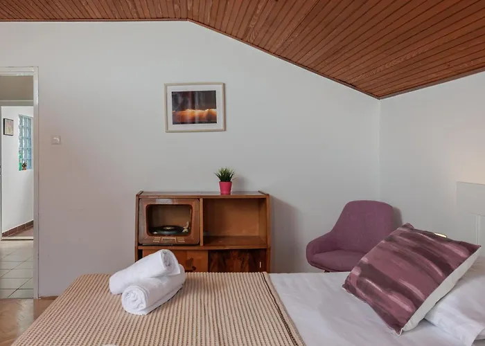 In With Seaview, Balcony, Air Condition, Wifi *