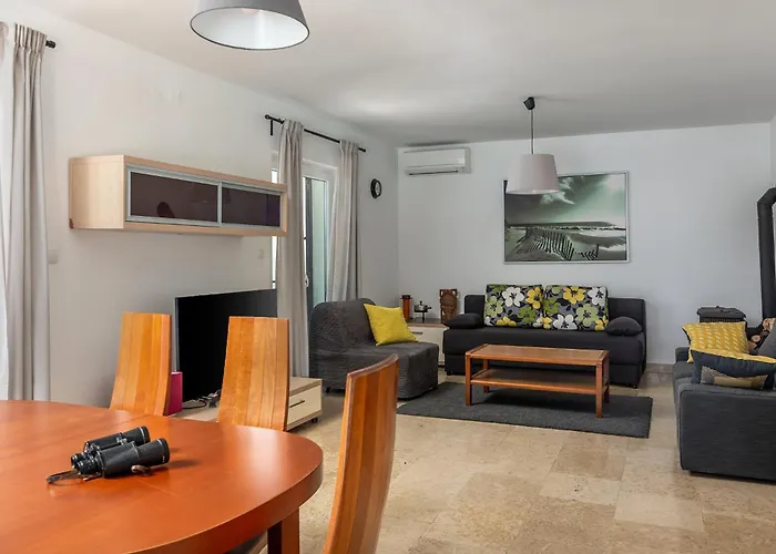 In With Seaview, Balcony, Air Condition, Wifi Ičići