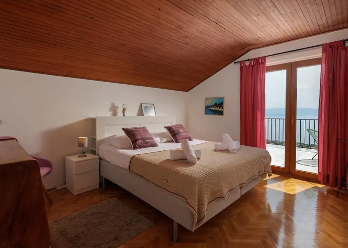 In With Seaview, Balcony, Air Condition, Wifi Semesterbostad