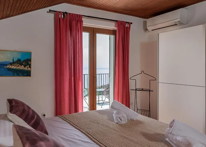 In With Seaview, Balcony, Air Condition, Wifi Semesterbostad *