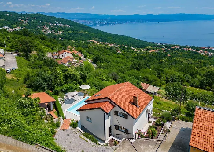 In With Seaview, Balcony, Air Condition, Wifi