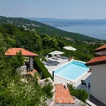 In With Seaview, Balcony, Air Condition, Wifi Ičići