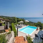 度假居 In With Seaview, Balcony, Air Condition, Wifi