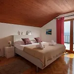 In With Seaview, Balcony, Air Condition, Wifi 度假居