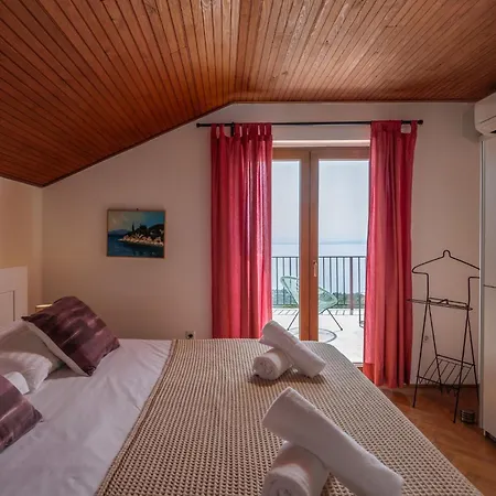 In With Seaview, Balcony, Air Condition, Wifi *