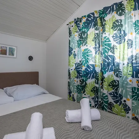 In With Seaview, Balcony, Air Condition, Wifi * Ičići