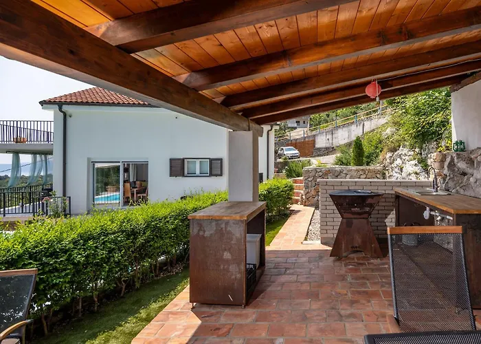 In With Seaview, Balcony, Air Condition, Wifi