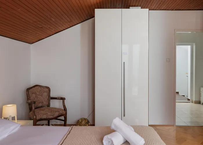 In With Seaview, Balcony, Air Condition, Wifi Case de vacanță