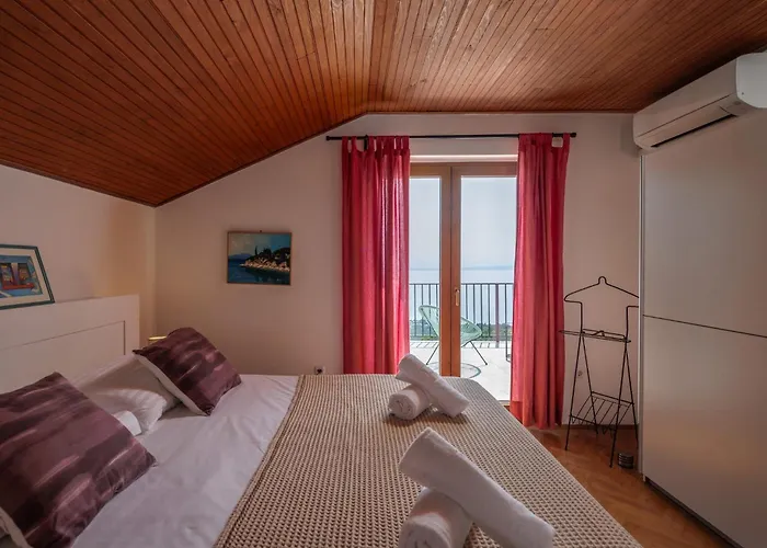 In With Seaview, Balcony, Air Condition, Wifi *